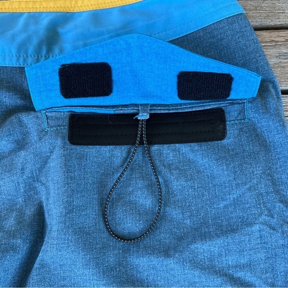 Quicksilver New Wave Everyday Boardshorts Blue Yellow 10” Inseam Size 34 GUC - Picture 6 of 10